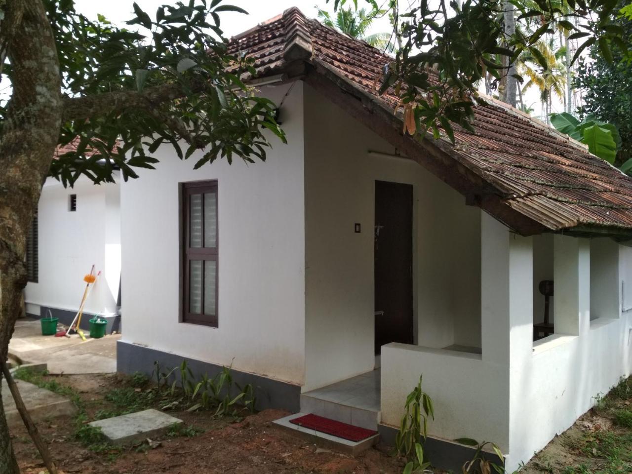 Piggy Hostel วาร์คาลา ภายนอก รูปภาพ